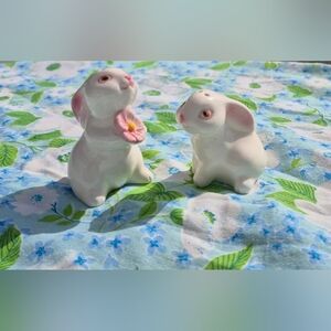 1983 Vintage Avon Ceramic White Bunny Salt and Pepper shakers.